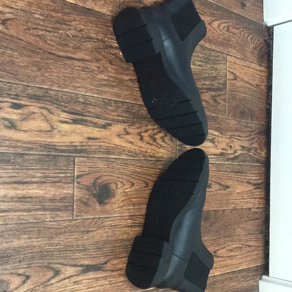 Stuart Weitzman boots size 6b - Picture 13 of 13